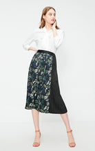 Load image into Gallery viewer, Pleated Splice Decorative Buttons Side Zip Skirt
